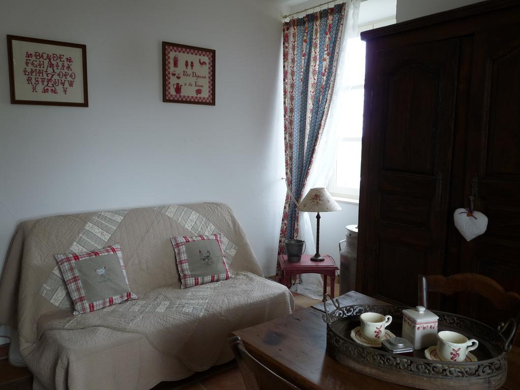 Au Bon Gre D'Hugoline Bed and Breakfast Blanzac  Rum bild