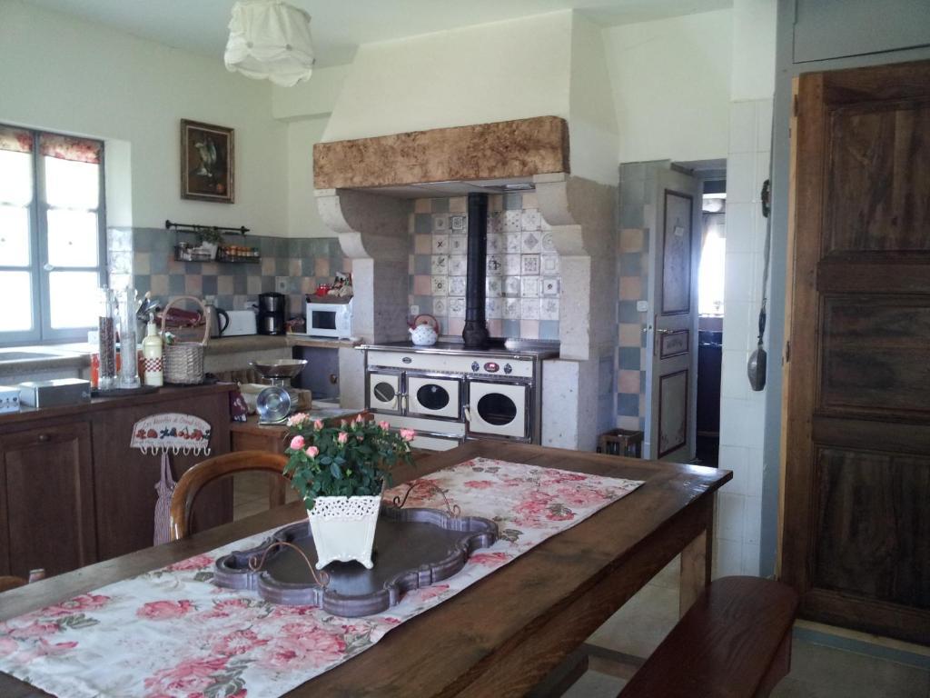 Au Bon Gre D'Hugoline Bed and Breakfast Blanzac  Exteriör bild